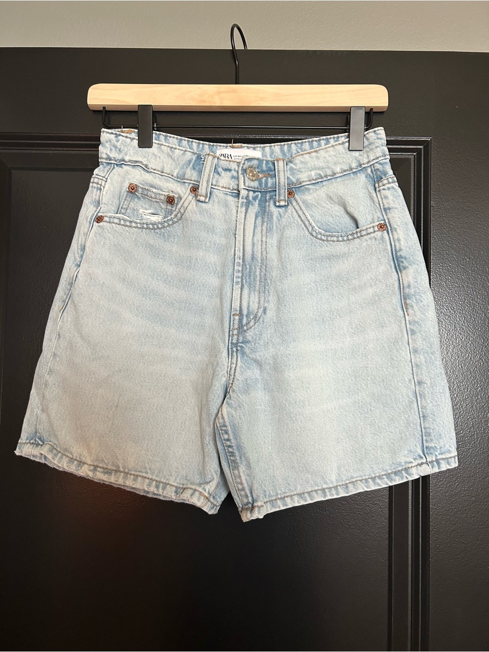 Zara Classic Light Wash Denim Shorts - Women's size 2